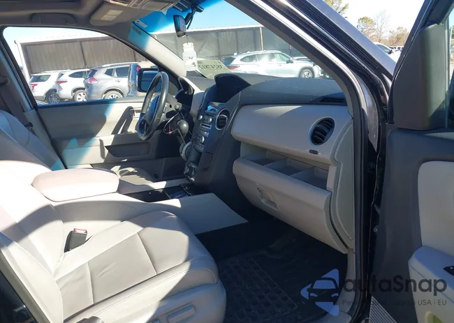 5FNYF4H92EB015281: 38247812