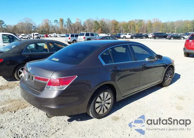 1HGCP2F38BA044266: 38267896