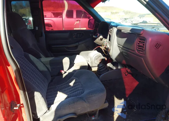 1GCCS1952Y8298446: 38282477