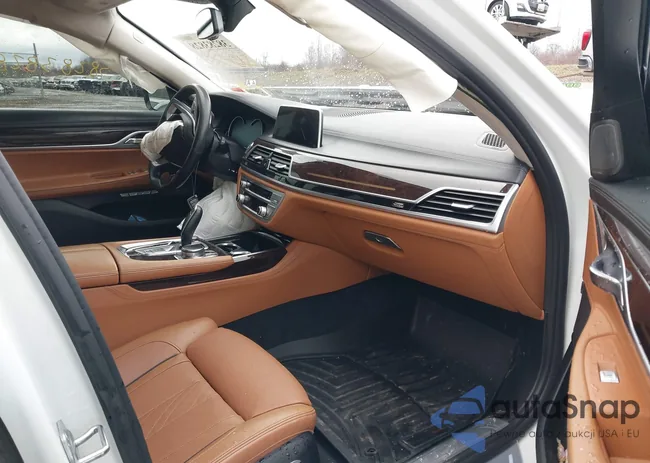 WBA7F2C55GG419122: 38283828