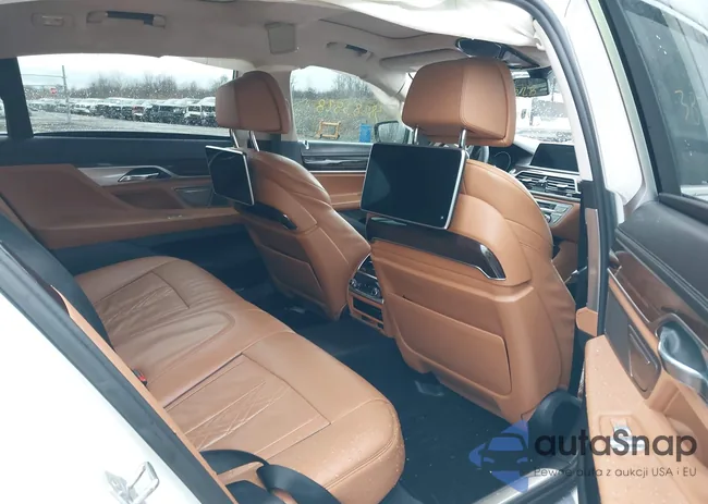 WBA7F2C55GG419122: 38283828