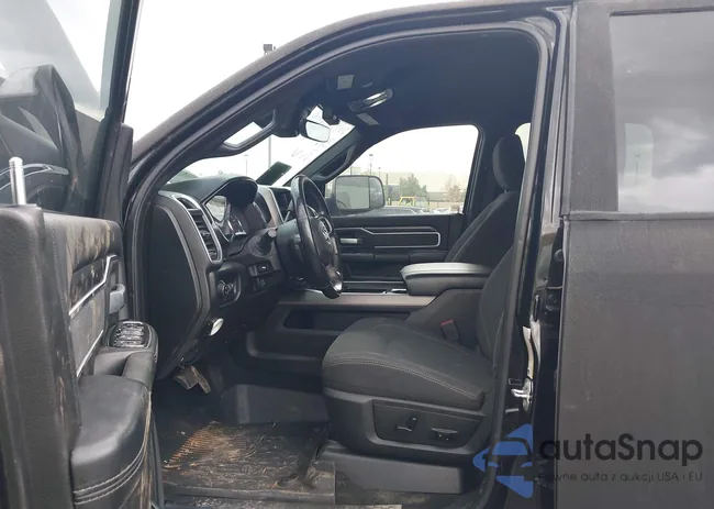 3C6UR5DL4KG557072: 38314829