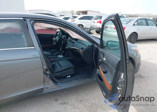 1HGCP2F89CA203079: 38351896