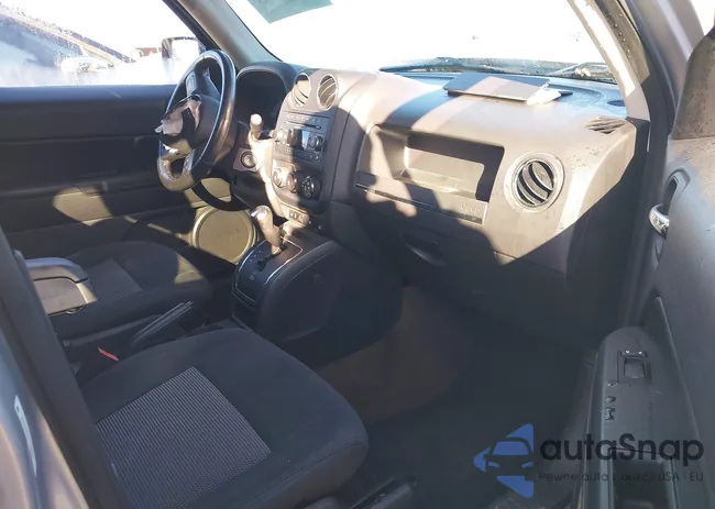 1C4NJPFBXED604384: 38352756