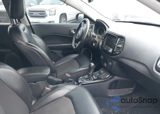 3C4NJDBB2JT313323: 38374273