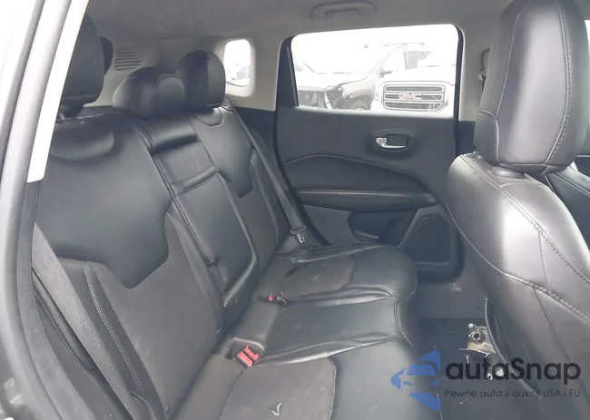 3C4NJDBB2JT313323: 38374273