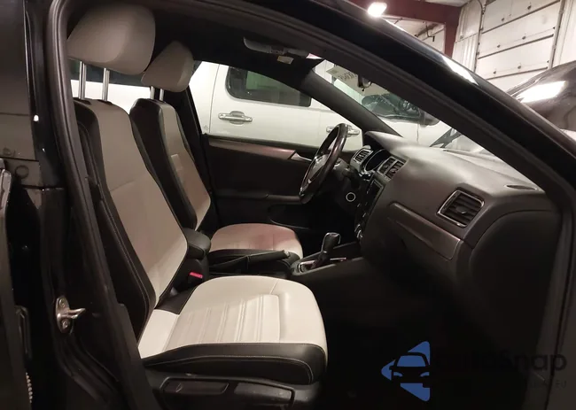 3VWD17AJ2HM307352: 38383645