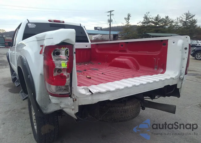 1GTHK33698F206358: 38383232