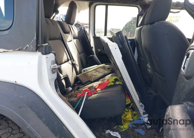 1C4HJXDN2KW634568: 38415609