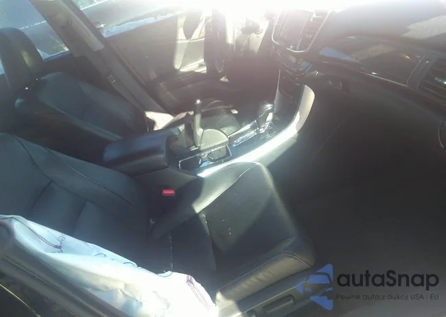 1HGCR2F88GA137785: 38429702