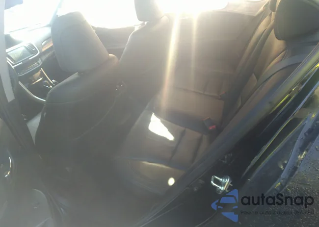 1HGCR2F88GA137785: 38429702