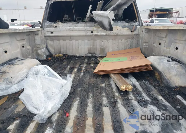 1GT49PEY8RF198366: 38450658