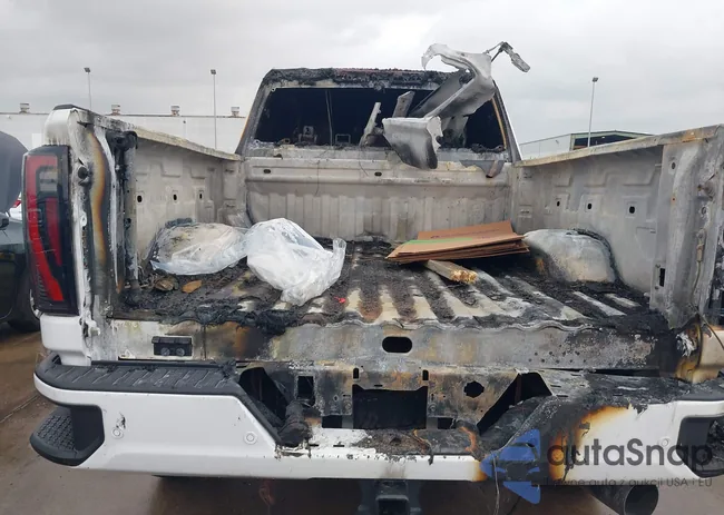 1GT49PEY8RF198366: 38450658