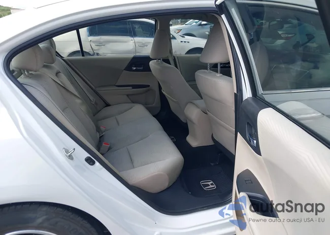 1HGCR2F30HA068208: 37547238