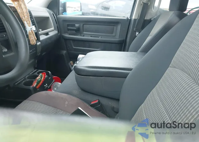 1D7RB1GP8BS657975: 37590059