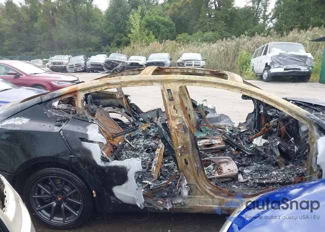 5YJ3E1EB4JF068450: 37618761