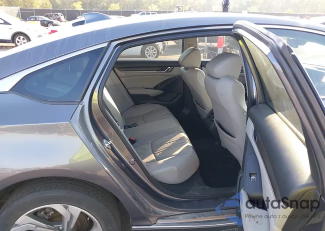 1HGCV2F5XJA009881: 37657856