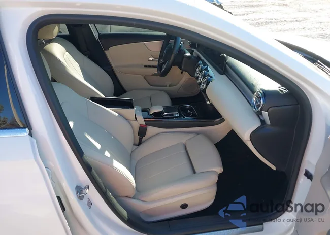 W1K3G4EBXLW045657: 37658012