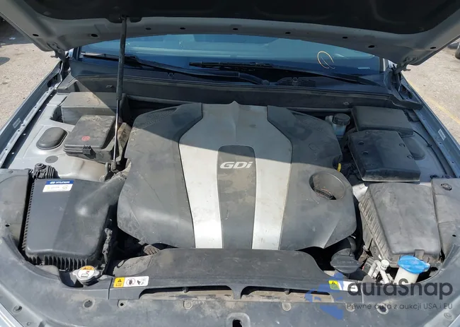 KMHGC4DD8DU237064: 37672263