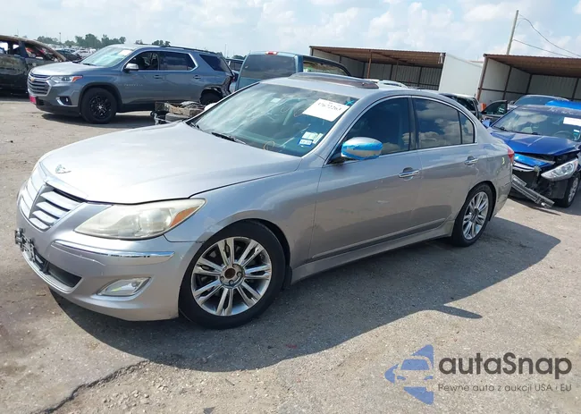 KMHGC4DD8DU237064: 37672263