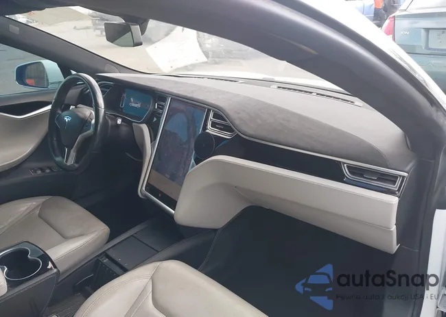 5YJSA1H46FF093992: 37700973