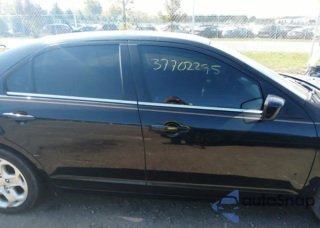 3FAHP0HA2AR102337: 37702295