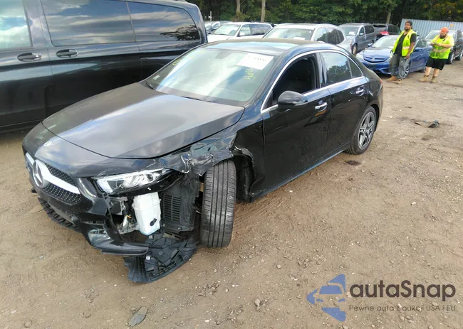 W1K3G4FBXLW045575: 37718841