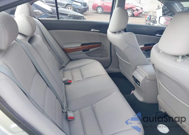 1HGCP2F83CA217933: 37750097