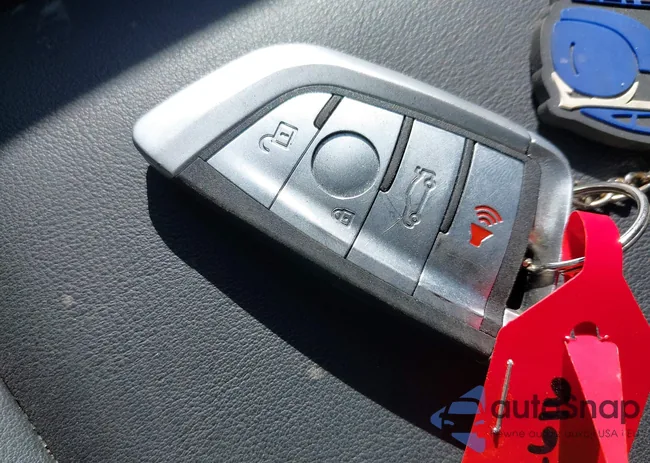 JN1EV7AP8KM519758: 37752616