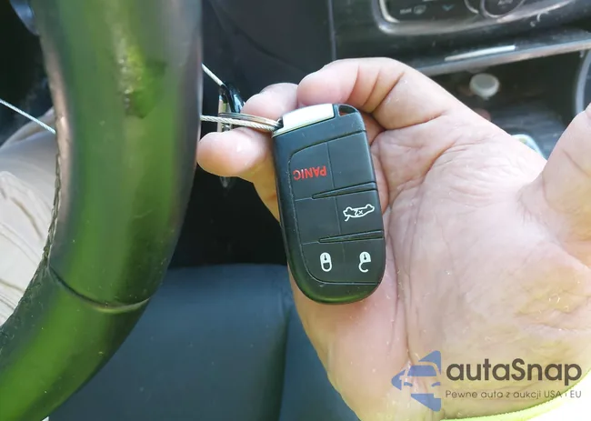 2C3CCARG5JH286066: 37759355