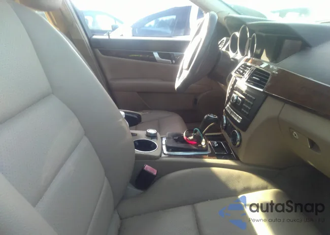 WDDGF4HB4DR296819: 37772388