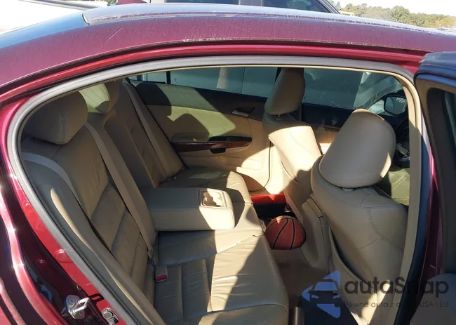 1HGCP368X8A040455: 37790070