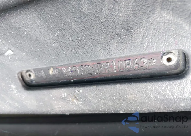 1J4FA59S3YP740440: 37812199