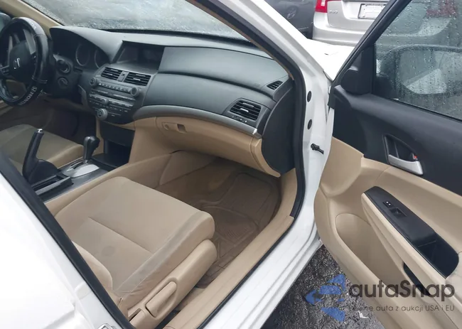 1HGCP2F30CA236864: 37817877