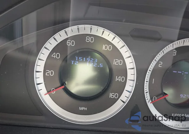 YV4992DZ9A2023328: 37835110