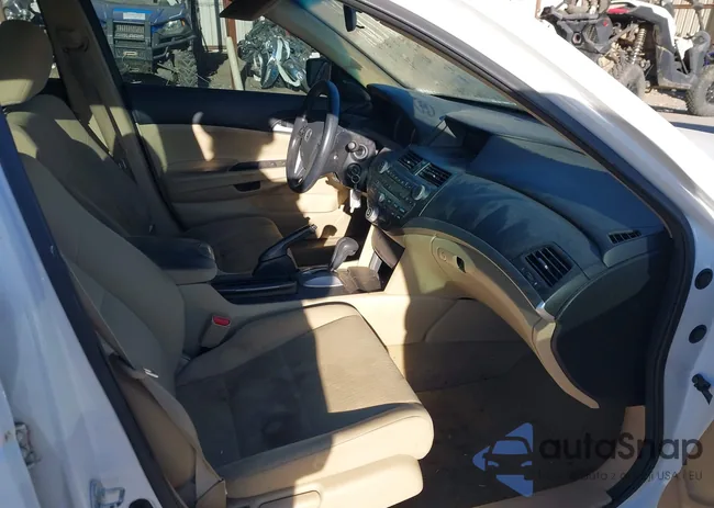 1HGCP2F35BA122888: 37864956