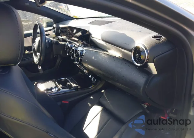 W1K3G4FB0LJ200633: 37884804