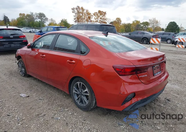 3KPF24AD0PE563497: 37899706