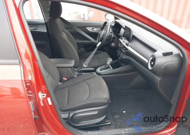 3KPF24AD0PE563497: 37899706