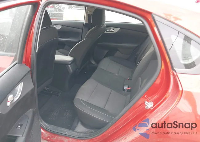 3KPF24AD0PE563497: 37899706