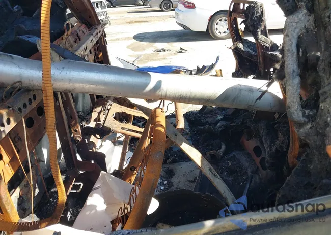 1GC1KWEGXHF209519: 38927768