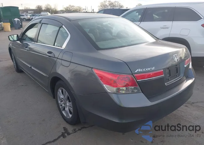 1HGCP2F42BA050282: 39001760