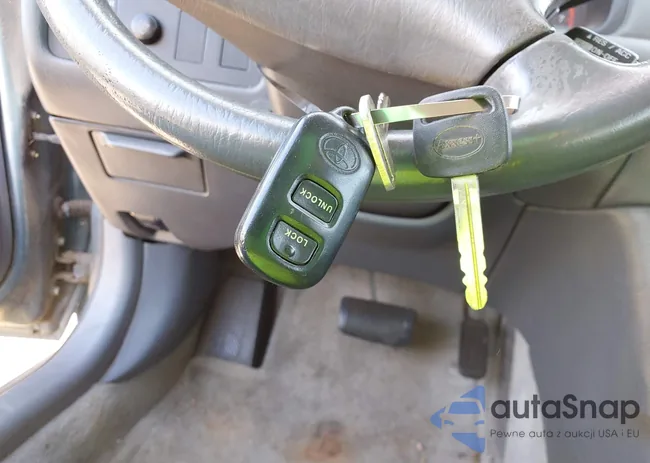 4T1BG22K01U824620: 39005077