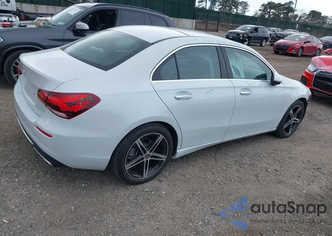 W1K3G4EB0MJ296671: 39010899