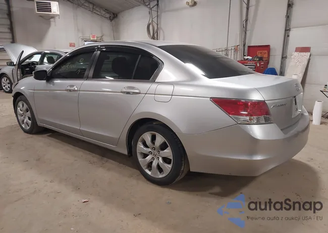 1HGCP2F79AA008930: 39051641