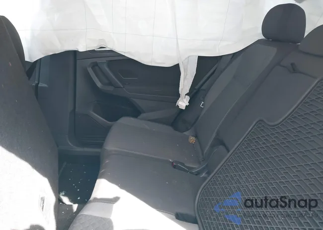 3VV0B7AX1KM014215: 39076119