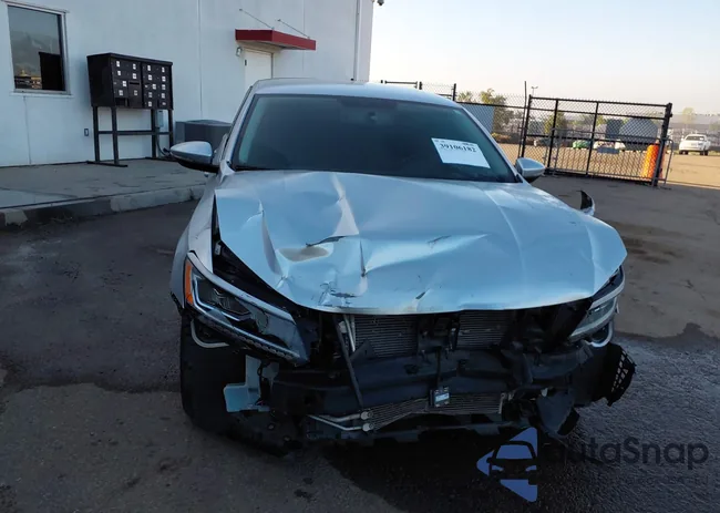 1VWDT7A33HC078077: 39106182