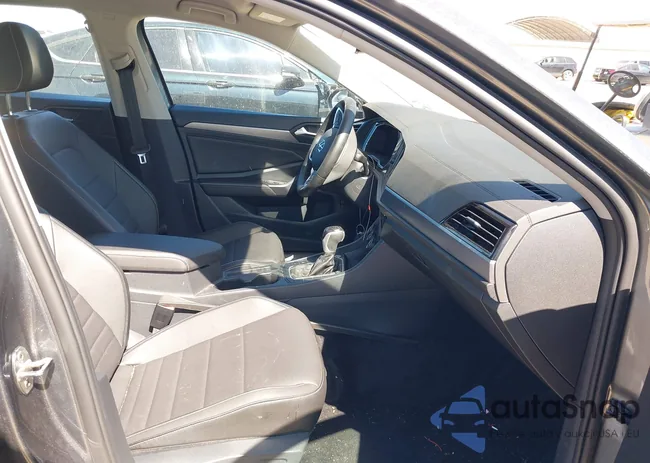 3VWEM7BU3RM001928: 39130430