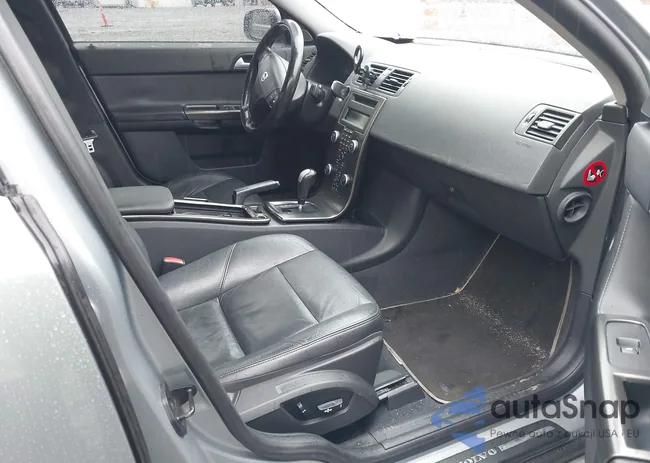 YV1672MS3B2535581: 39163758