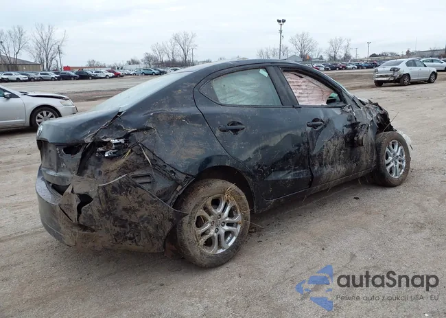 3MYDLBYV8HY161395: 39182001